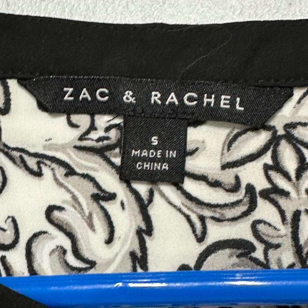Zac & Rachel Asymmetrical Hem Sleeveless Blouse Damask Pattern V-Neck Top Size S - Picture 3 of 4